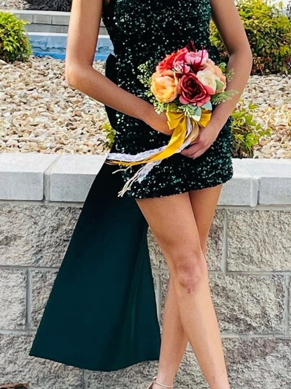 Sequined Emerald Green Evening Mini Dress with Bow Train